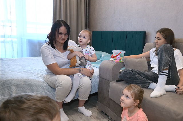 Корреспондент АОТВ узнал историю любви семьи, где воспитывают пятерых детей