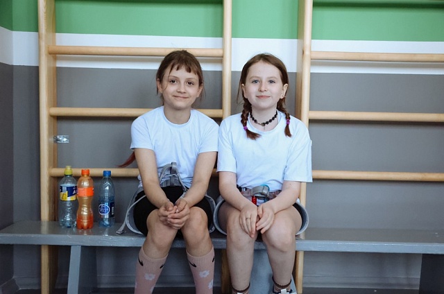 Василий Орлов оценил первый в Белогорске скалодром и новое кафе в школе №3