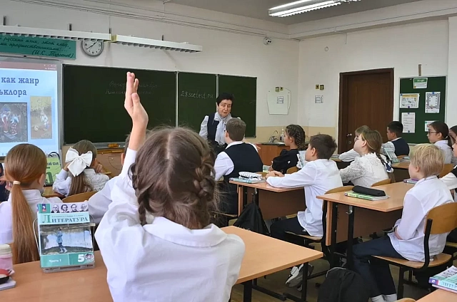 В Общественной палате предложили ввести федеральную выплату ко Дню учителя   