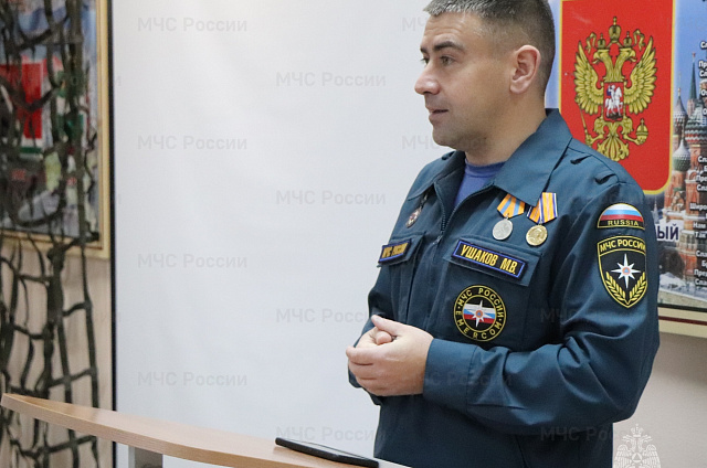 Амурчанин Максим Ушаков стал лучшим дальневосточным спасателем среди сотрудников МЧС России