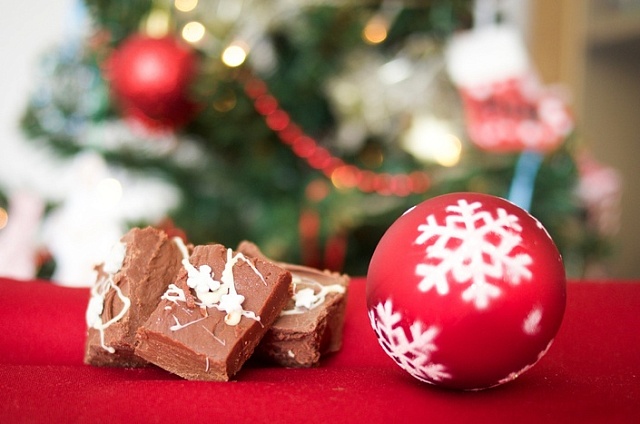 Шоколадный дед мороз, пряники и леденцы: средняя цена сладкого подарка в России составила более 450 рублей