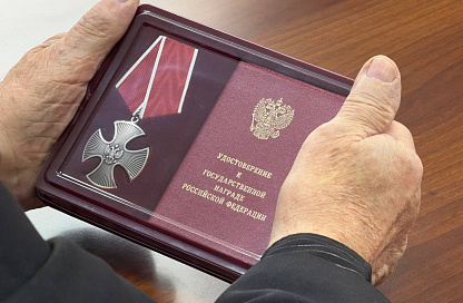 Мэр Благовещенска вручил орден Мужества семье погибшего участника СВО