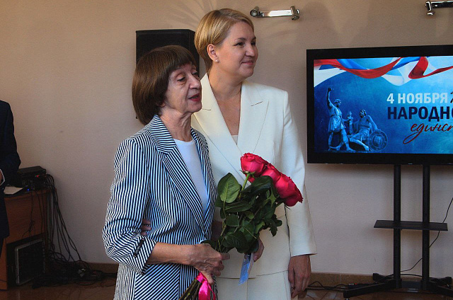 «За верность профессии»: преподавателям амурского колледжа искусств вручили ведомственные наградами