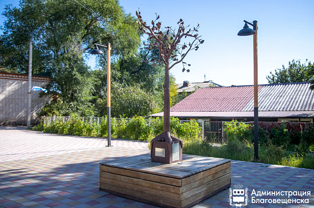 В Благовещенске восстанавливают освещение в сквере Плодопитомника и на улице Институтской