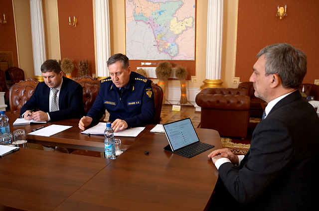 Василий Орлов и глава Ростехнадзора обсудили строительство канатной дороги и газовых гигантов