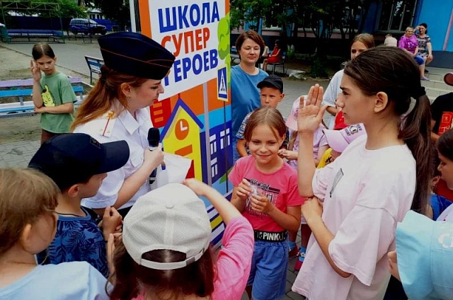 В Белогорске Госавтоинспекторы провели для детей «Школу супергероев»