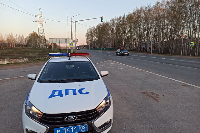 Инспекторам ДПС в Благовещенске пришлось стрелять, чтобы остановить нетрезвую компанию на «Toyota Corolla»