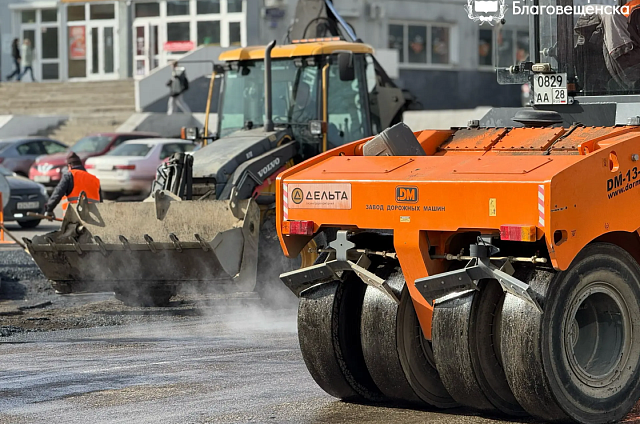 На улице Первомайской в Благовещенске завершили ямочный ремонт