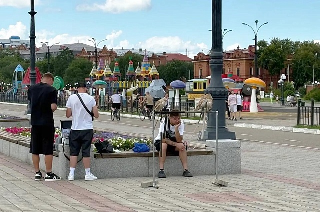 Фото с совами под палящим солнцем: в Благовещенске пресекли нарушение правил содержания животных