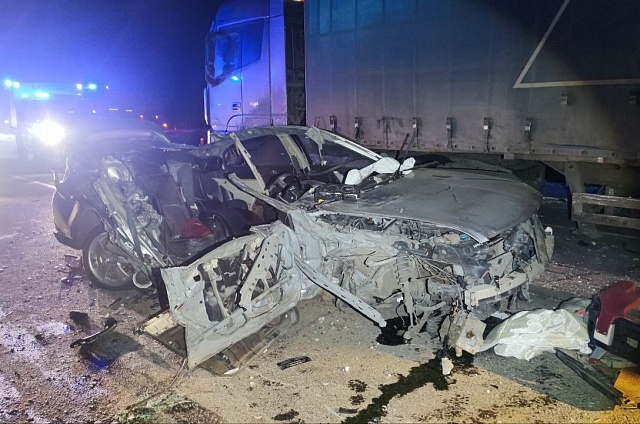 В Свободненском районе иномарка протаранила грузовик и вылетела на встречную полосу 