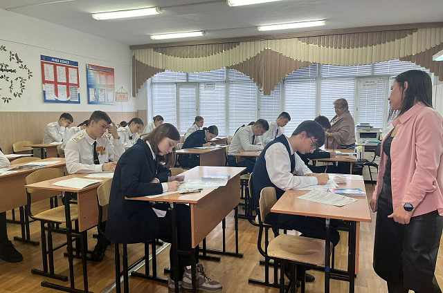 Амурские выпускники сдали первые экзамены