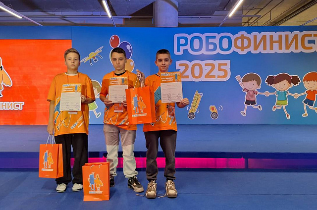 В пятёрку сильнейших на международном фестивале робототехники вошли амурчане