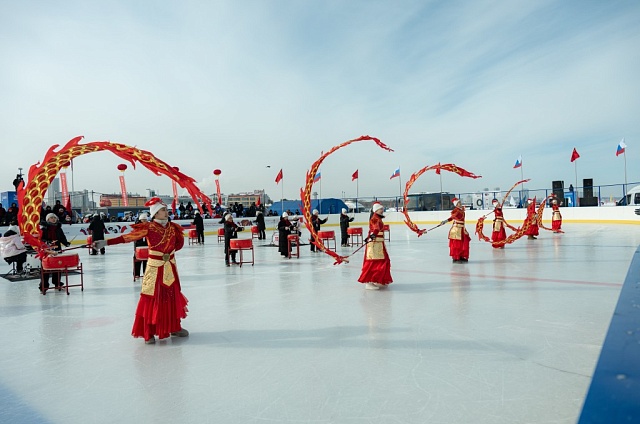 Джипы, хоккей и моржевание: на льду Амура кипит борьба за медали «ЗимФестАмур»