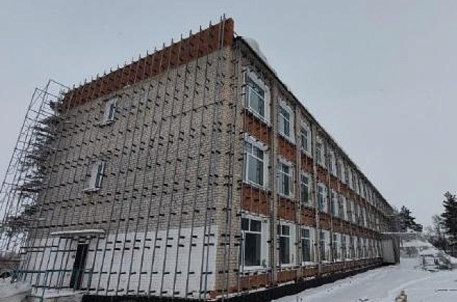 Капремонт завершают в первой школе Возжаевки, за парты её ученики сядут в следующем году