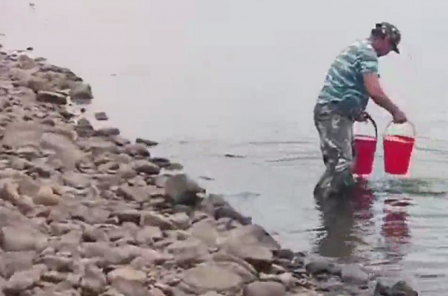 Жители села Усть-Нюкжа Тындинского округа вынуждены пить воду из реки