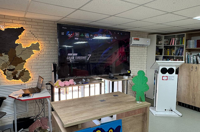 В селе Константиноградовка открылась модельная библиотека с VR-очками и DJ-пультом