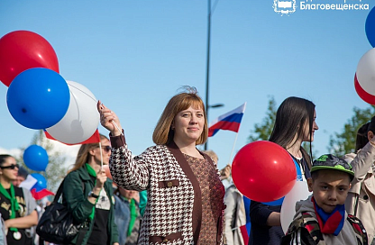 Грузовик-конфета и микрорайон на колёсах: 53 коллектива готовятся к шествию в Благовещенске