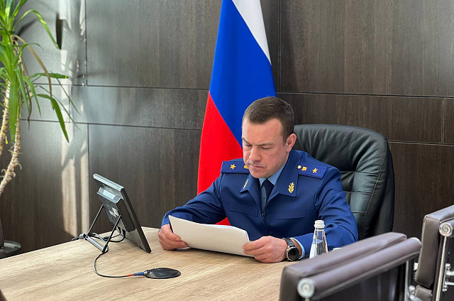 Обеспечили компенсацию: инцидент с травмой ребёнка на скользкой лестнице довели до суда