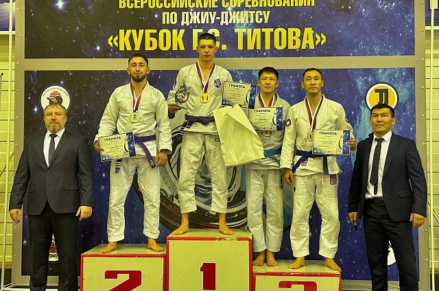 Золотая победа амурского спортсмена: Анатолий Ложкин завоевал три медали по джиу-джитсу