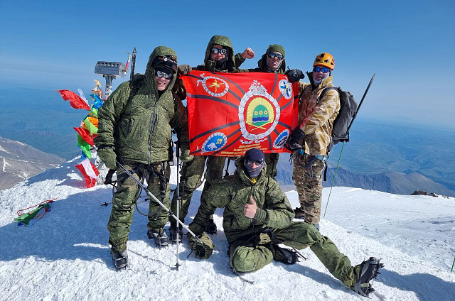 Курсанты ДВОКУ покорили западную вершину Эльбруса