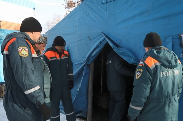 Готовность мобильного пункта обогрева проверили сотрудники МЧС в Благовещенске