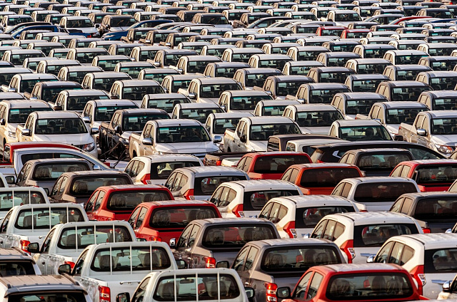 Российских автовладельцев больше не будут штрафовать за квадратные номера