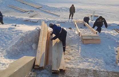 Безопасный спуск к воде: на пляже «Пограничный» появилась новая инфраструктура для купели