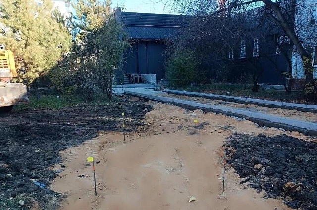 На улице Василенко в Благовещенске благоустраивают сквер