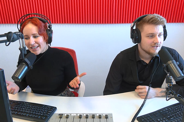 День радио: как ведущие находят общий язык с поколением «цифры» и заставляют улыбаться с первых слов