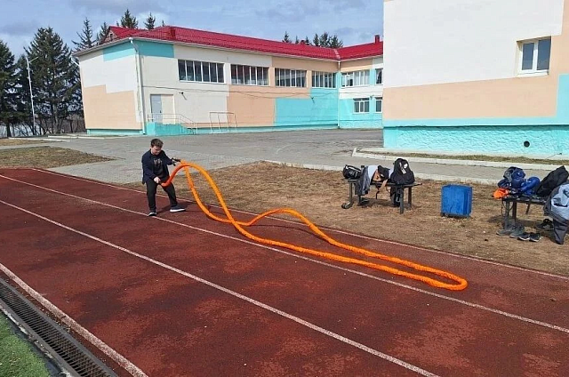 Воспитанники спортшколы Свободного получили новый инвентарь для бокса