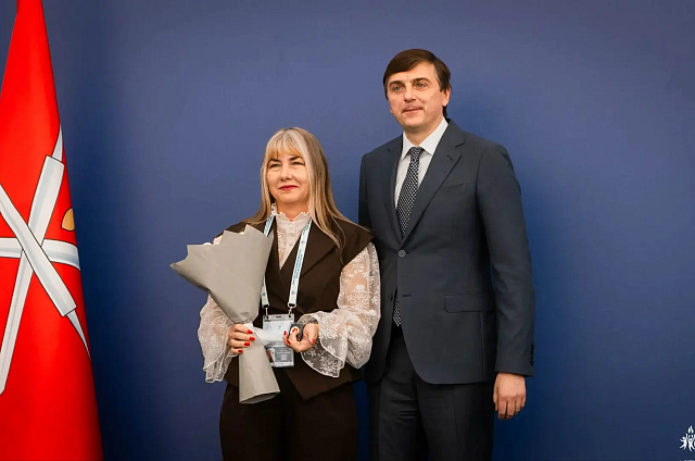 Учитель физкультуры из Белогорска получила почётную награду от министра просвещения РФ 
