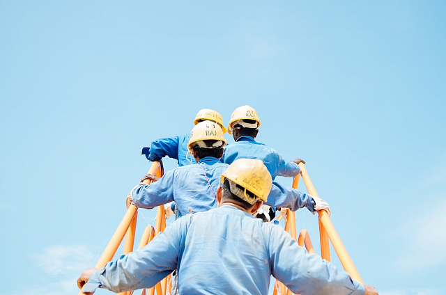 В июне в Приамурье было открыто более 5 тыс. вакансий, работодатели конкурируют за квалифицированных «синих воротничков»
