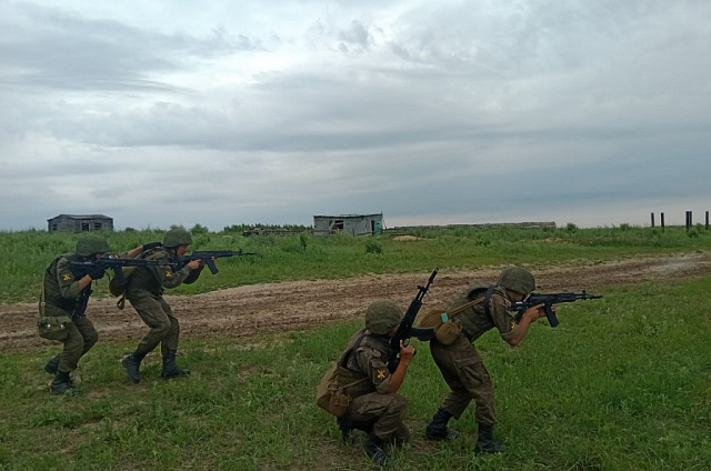 Взаимодействие в малых группах на полигоне отработали амурские штурмовики
