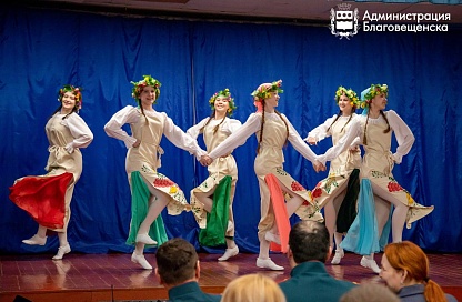 С песней к защитникам: благовещенские артисты поздравили бойцов в госпитале