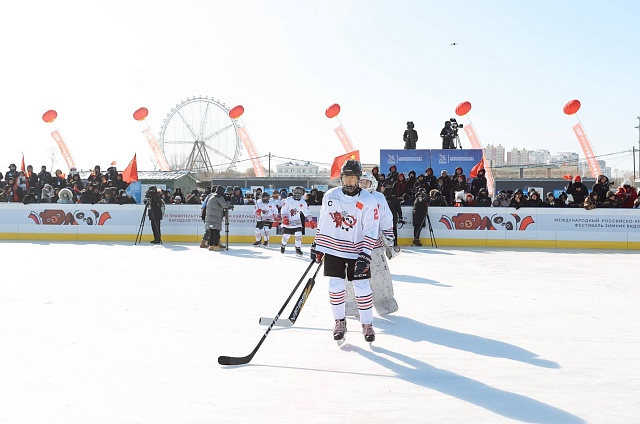 Амурские хоккеисты покорили лёд Амура, побив  прошлый рекорд