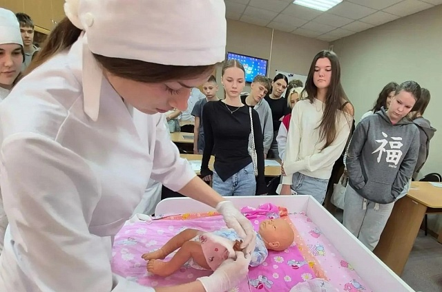 Амурские школьники примерили на себя роль медиков