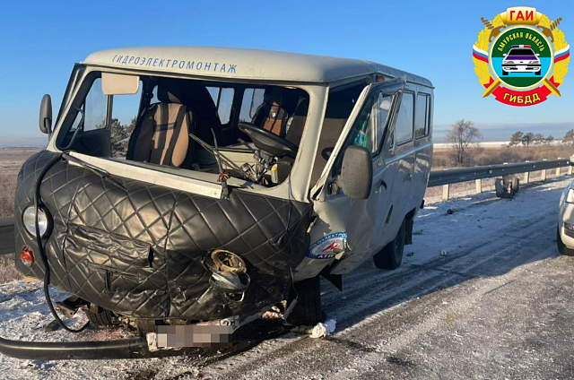 Водитель Toyota вошёл в занос и врезался в два автомобиля на трассе в Благовещенском округе