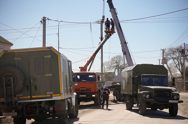 Амурские электрические сети заменили опору ВЛ, повреждённую автомобилистами в Благовещенске