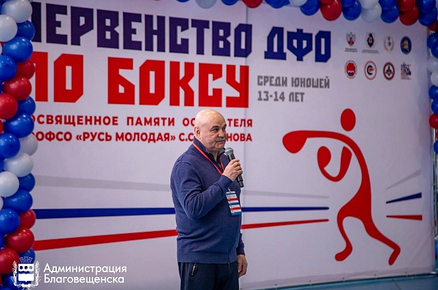 Олимпийский чемпион вдохновил юных спортсменов: в Благовещенске стартовало первенство ДФО по боксу
