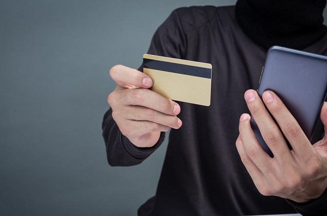 Более 1,4 млн рублей взыскали с мошенника в Белогорске, обманувшего женщину-инвалида