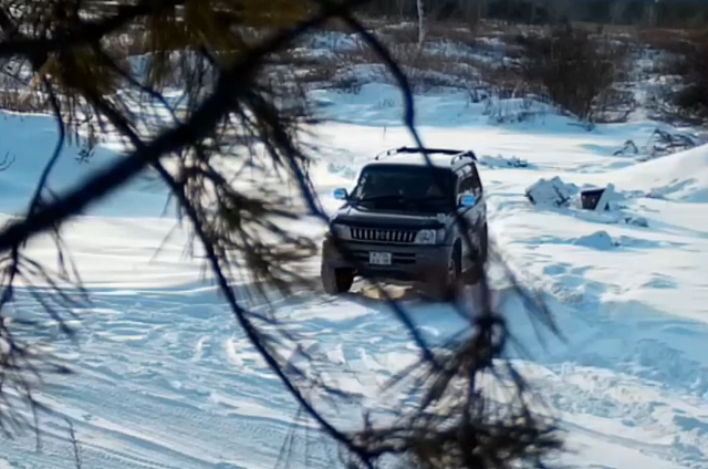 Внедорожник попал в ловушку: жительницу Зейского округа привлекли к ответственности за сброс отходов