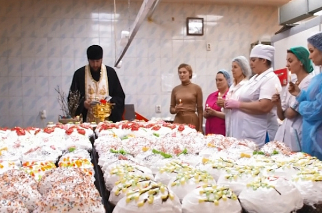 В пекарнях области освещают куличи