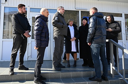 Василий Орлов поручил обновить физиотерапевтическое отделение поликлиники в Тамбовке