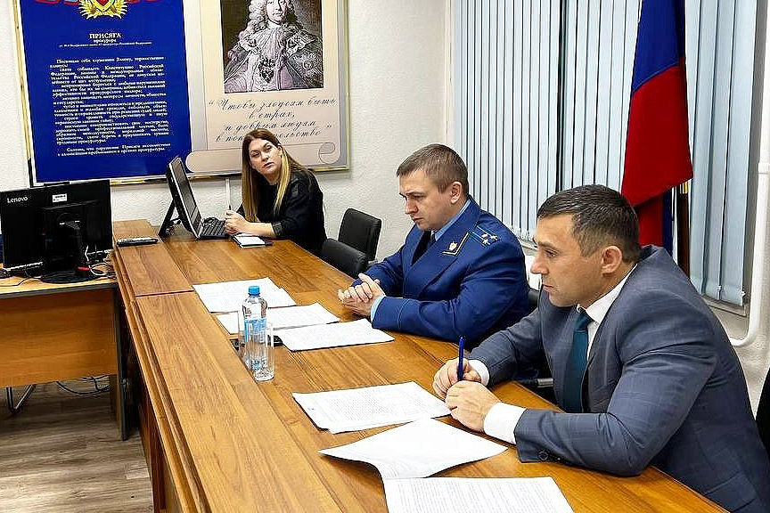 Прокурор амурской. Прокурор города Благовещенска Амурской области. Зюбин Амурская прокуратура. Прокурор г Благовещенска Амурской. Прокурор в суде.