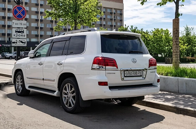 «Дорожный патруль» фиксирует нарушителей парковки у знака 3.27 на улице Ленина