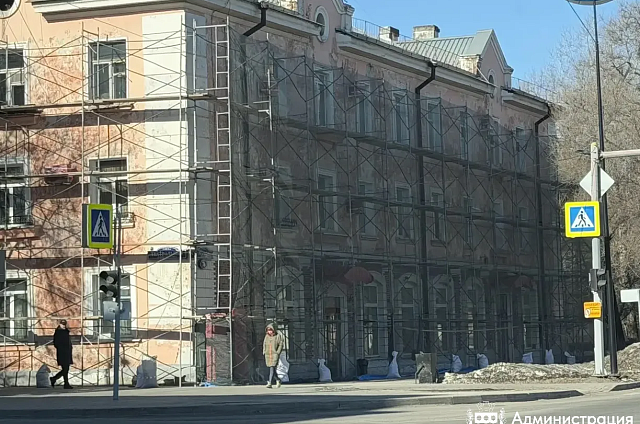 Серо-голубой, бордовый и бежевый: в Благовещенске стартовал ремонт фасадов 11 многоквартирных домов