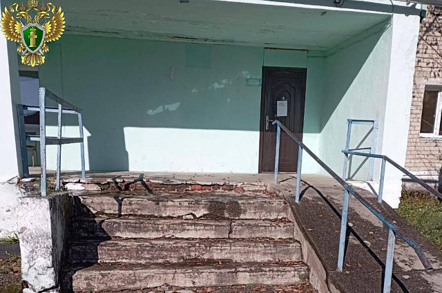 Отремонтировать здание участковой больницы села Михайловка потребовала прокуратура
