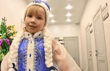 Снежинки, русские красавицы и космонавты: в чем будут встречать Новый год юные амурчане