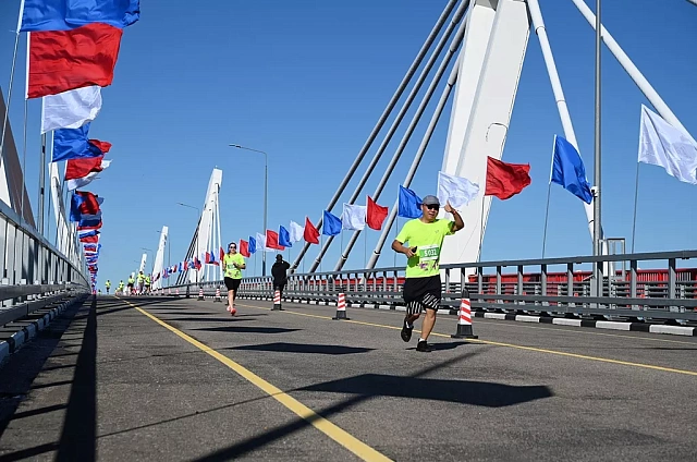 Больше двух сотен спортсменов из 12 регионов страны пробегут по «Мосту Дружбы»