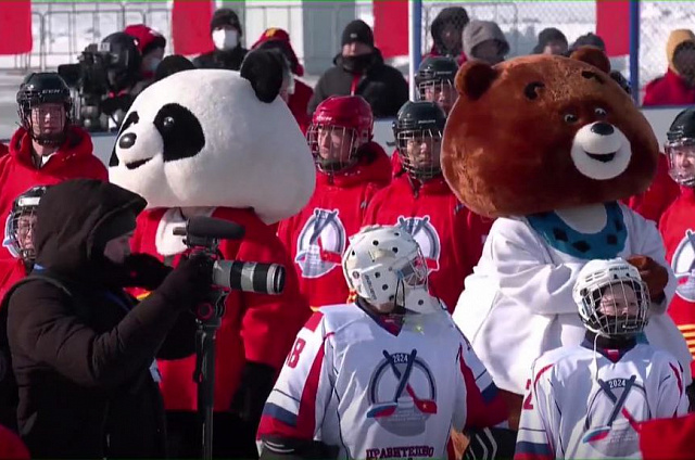 На льду Амура стартовал фестиваль российско-китайских зимних игр